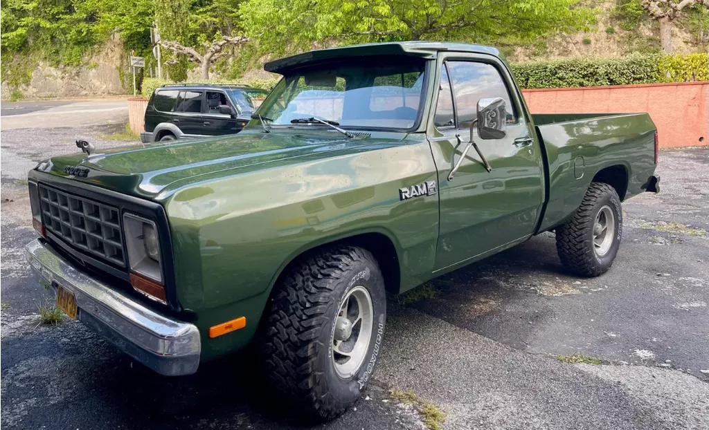 Dodge Ram Pick-Up 150 Custom V8 Benzine