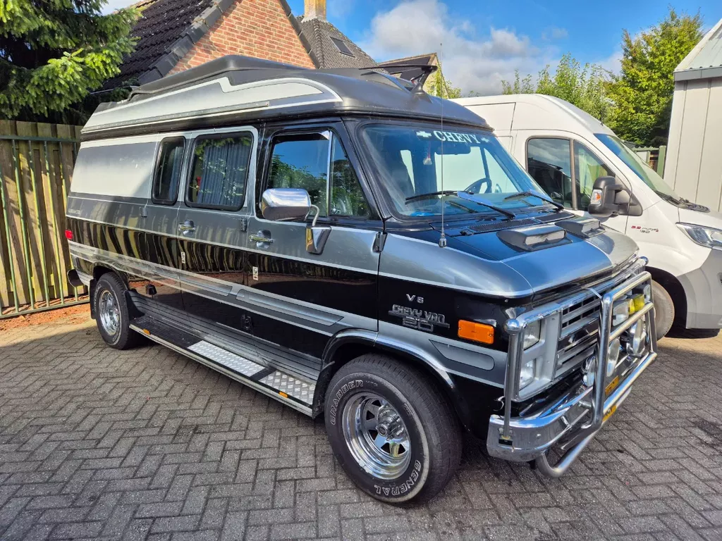 Chevrolet Chevy Van CAMPER 20D GLOBEMASTER V8 Diesel autom.